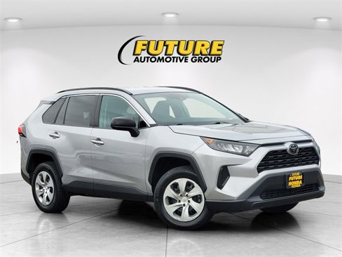 Used 2021 Toyota RAV4 LE image 1