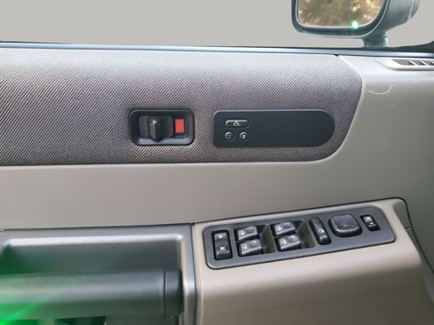 Used 2003 HUMMER H2 w/ Preferred Equipment Group image 28