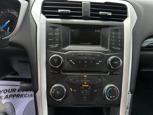 Used 2015 Ford Fusion SE w/ Equipment Group 201A image 15