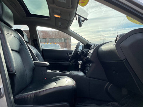 Used 2009 Nissan Rogue SL w/ Premium Pkg image 31