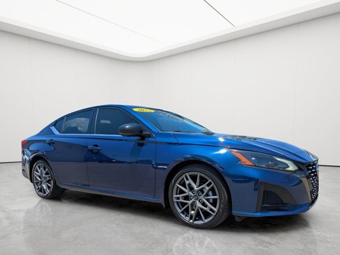 Used 2023 Nissan Altima 2.0 SR image 1