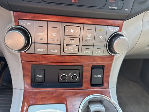 Used 2010 Toyota Highlander Limited image 31