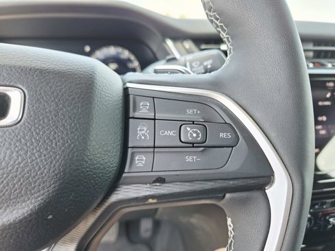 Used 2024 Jeep Grand Cherokee Altitude image 23