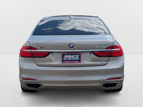 Used 2017 BMW 750i xDrive image 7