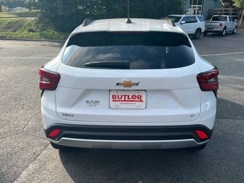 New 2025 Chevrolet Trax LT w/ Driver Confidence Package image 5