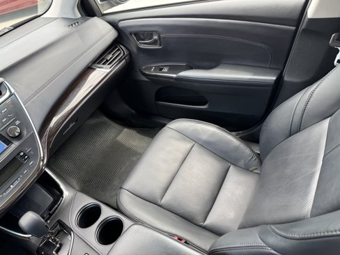 Used 2014 Toyota Avalon Limited image 16