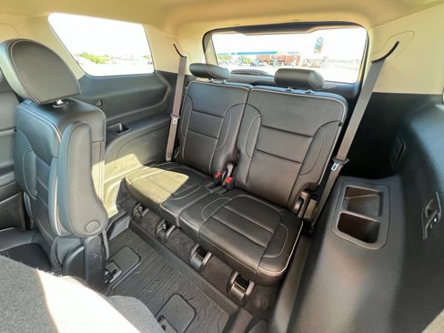 Used 2022 GMC Acadia Denali w/ Denali Technology Package image 16