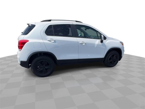 Certified 2022 Chevrolet Trax LT w/ LT Convenience Package image 9