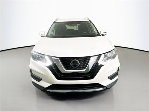 Used 2019 Nissan Rogue SV image 2