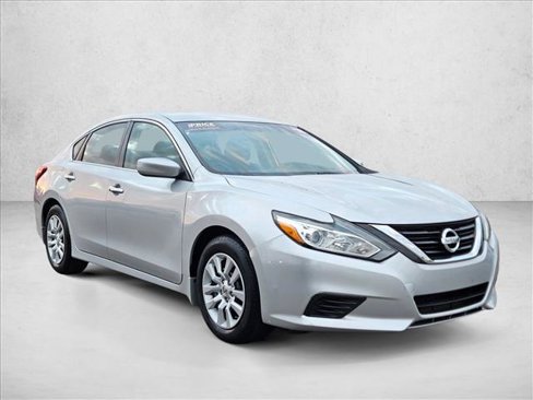 Used 2018 Nissan Altima 2.5 S w/ S Convenience Package image 3