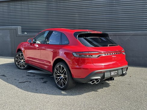 Certified 2025 Porsche Macan image 3