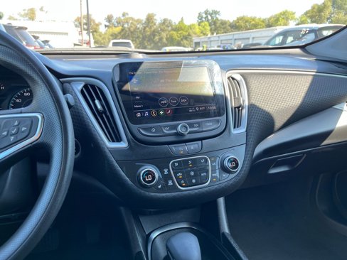 Used 2024 Chevrolet Malibu LT image 18