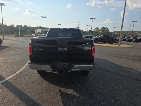 Used 2015 Ford F150 XLT image 4