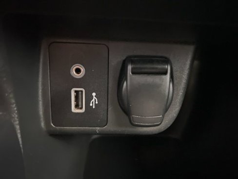 Used 2021 Nissan Versa SV image 29