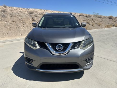 Used 2014 Nissan Rogue SV image 2