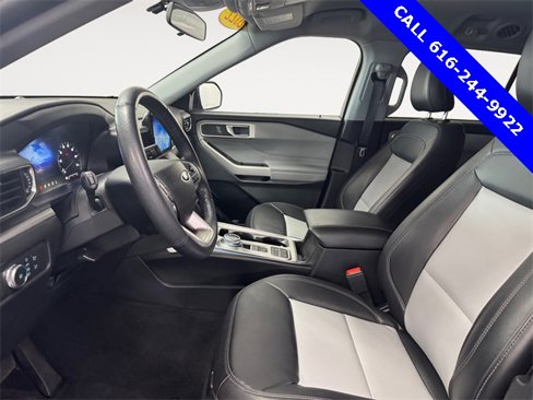 Used 2022 Ford Explorer XLT w/ Equipment Group 202A image 6