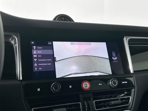 Certified 2025 Porsche Macan image 22