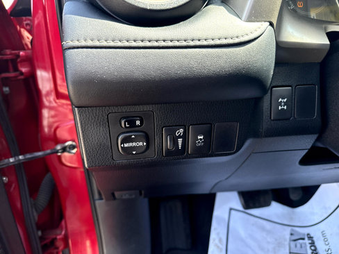 Used 2015 Toyota RAV4 XLE image 28