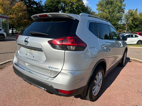 Used 2017 Nissan Rogue SV w/ SV Premium Package image 5