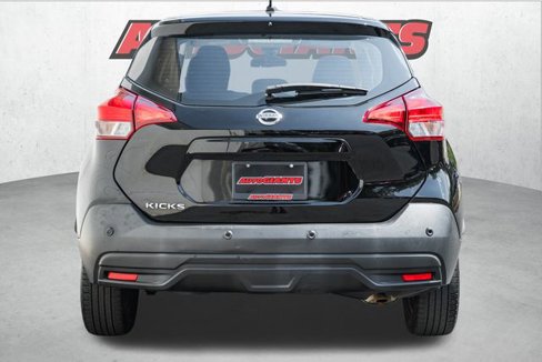 Used 2020 Nissan Kicks S image 8