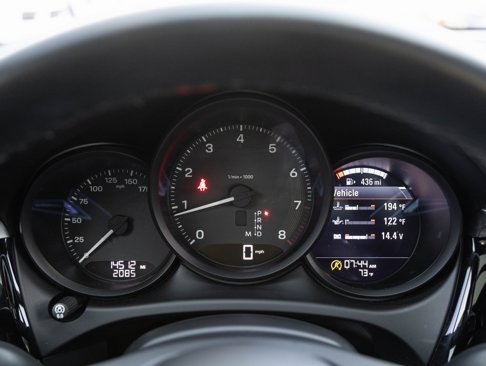 Certified 2022 Porsche Macan image 14