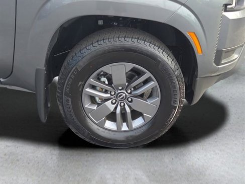 Used 2025 Nissan Frontier SV image 4
