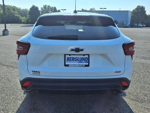 Used 2024 Chevrolet Trax RS w/ Driver Confidence Package image 11