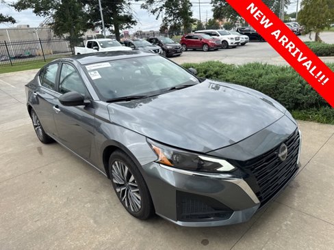 Used 2024 Nissan Altima 2.5 SV image 3