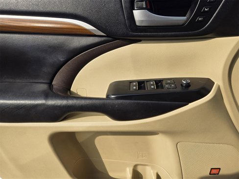 Used 2018 Toyota Highlander Limited Platinum image 25
