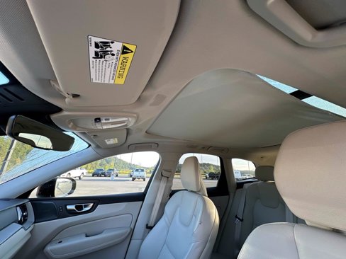 Used 2024 Volvo XC60 B5 Plus image 35