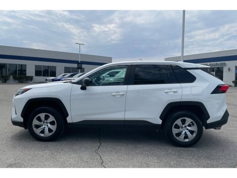 Used 2022 Toyota RAV4 LE image 2