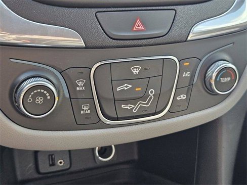 Used 2018 Chevrolet Equinox LS image 18