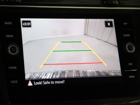 Used 2022 Volkswagen Tiguan SE image 13