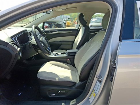 Used 2019 Ford Fusion SE w/ Equipment Group 151A image 16
