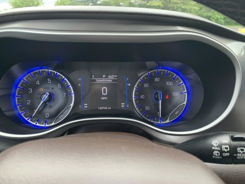 Used 2017 Chrysler Pacifica Touring-L image 20