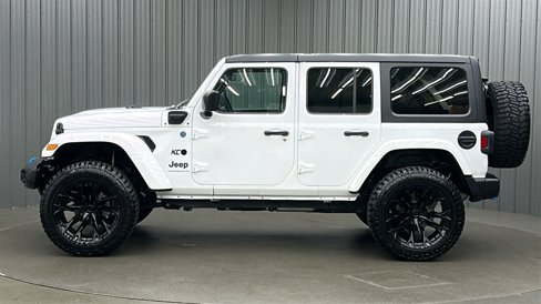 Used 2024 Jeep Wrangler Unlimited w/ Convenience Group image 2