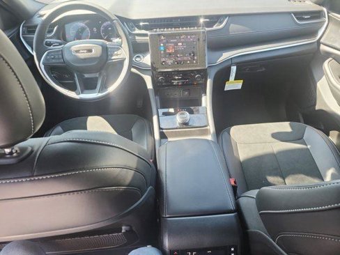 New 2025 Jeep Grand Cherokee L Altitude image 10