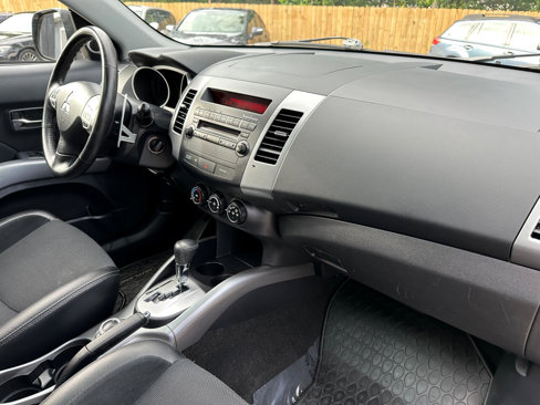Used 2009 Mitsubishi Outlander SE image 25