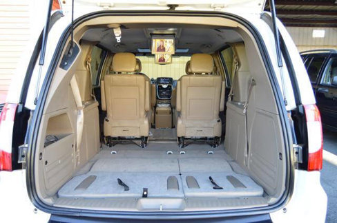 Used 2016 Chrysler Town & Country Touring-L image 37