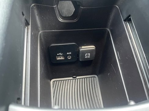 Used 2016 Chrysler 200 Limited image 23