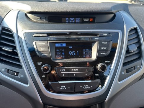 Used 2016 Hyundai Elantra SE image 15