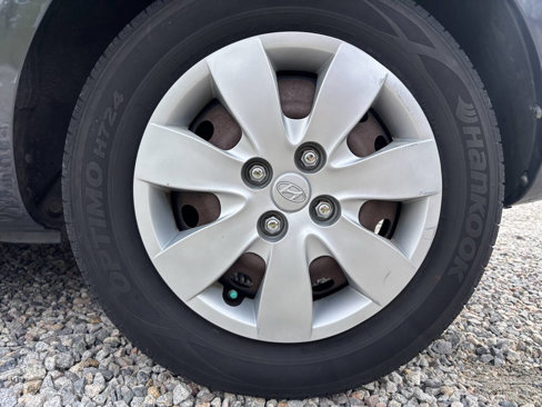 Used 2011 Hyundai Accent GS image 10