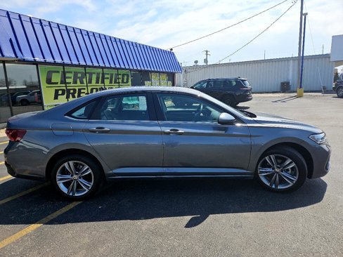Used 2024 Volkswagen Jetta SE image 6