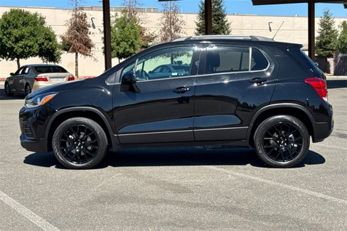 Used 2022 Chevrolet Trax LT w/ Midnight Edition image 12