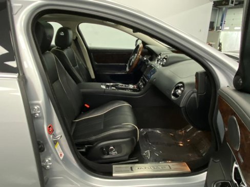 Used 2017 Jaguar XJ R-Sport image 23