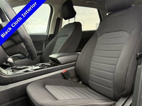Used 2018 Ford Edge SE image 2