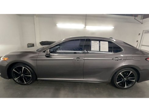 Used 2019 Toyota Camry XSE image 5