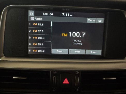 Used 2020 Kia Optima LX image 25