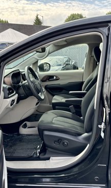 Used 2017 Chrysler Pacifica LX image 24