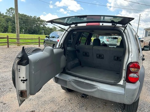 Used 2005 Jeep Liberty Sport image 18